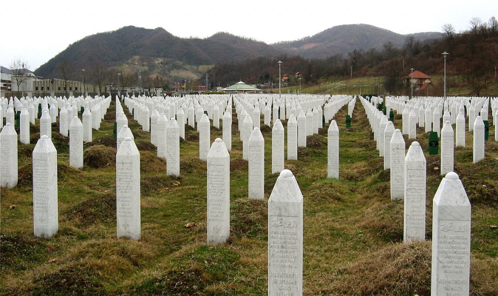 Gravestones at the Potočari genocide memorial near Srebrenica. Photo by Michael Büker CC BY-SA 3.0, https://commons.wikimedia.org/w/index.php?curid=6405619